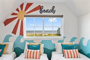 The Lazy Lobster 3 Bedroom Home by RedAwning