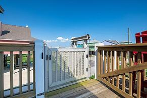 The Lazy Lobster 3 Bedroom Home by RedAwning