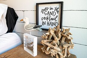 The Lazy Lobster 3 Bedroom Home by RedAwning