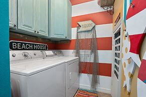 The Lazy Lobster 3 Bedroom Home by RedAwning