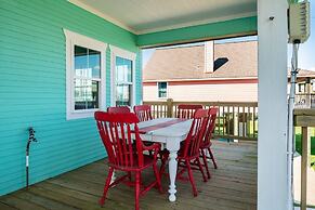 The Lazy Lobster 3 Bedroom Home by RedAwning