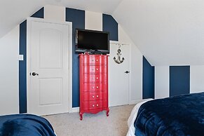 The Lazy Lobster 3 Bedroom Home by RedAwning