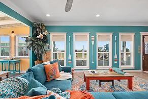 The Lazy Lobster 3 Bedroom Home by RedAwning