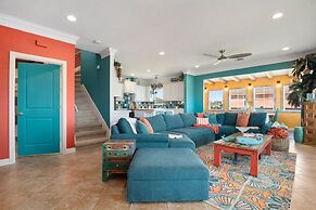 The Lazy Lobster 3 Bedroom Home by RedAwning