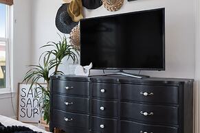 The Lazy Lobster 3 Bedroom Home by RedAwning