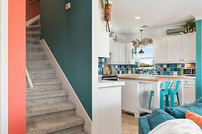 The Lazy Lobster 3 Bedroom Home by RedAwning