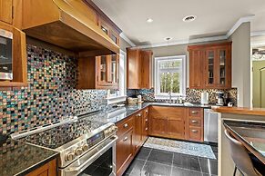 The Marsh House 2 Bedroom Home by RedAwning