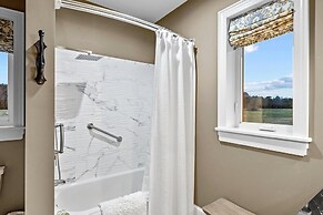 The Field House 2 Bedroom Home by RedAwning