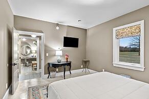 The Field House 2 Bedroom Home by RedAwning