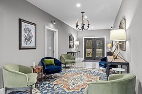 The Field House 2 Bedroom Home by RedAwning