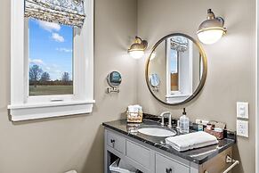 The Field House 2 Bedroom Home by RedAwning