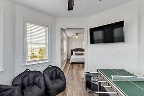 1650 N Fletcher Ave 4 Bedroom Home by RedAwning