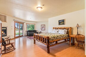 H7 at Hope Mountain -- 6-Bedroom Retreat Home at Allenspark Colorado 6