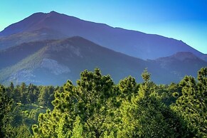 H7 at Hope Mountain -- 6-Bedroom Retreat Home at Allenspark Colorado 6