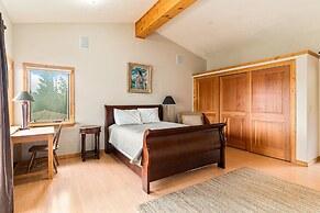 H7 at Hope Mountain -- 6-Bedroom Retreat Home at Allenspark Colorado 6