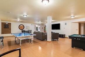 H7 at Hope Mountain -- 6-Bedroom Retreat Home at Allenspark Colorado 6