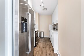 Elegant Studio Near French Quarter