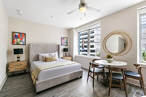 Elegant Studio Near French Quarter