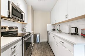 Elegant Studio Near French Quarter