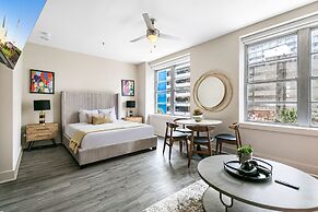 Elegant Studio Near French Quarter