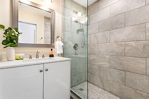 Elegant Studio Near French Quarter