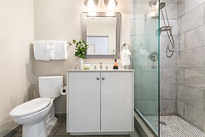 Elegant Studio Near French Quarter