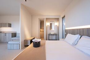 Yenesis Seaside Retreat - Adults only