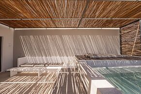 Yenesis Seaside Retreat - Adults only