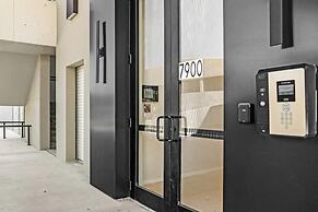 Roami at Little River Lofts