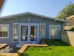 Remarkable 1-bed Cabin in Hythe