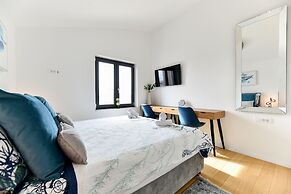 Berin Deluxe Penthouse with jacuzzi