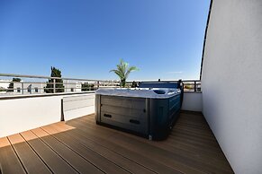 Berin Deluxe Penthouse with jacuzzi