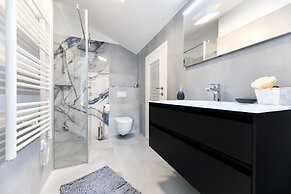 Berin Deluxe Penthouse with jacuzzi