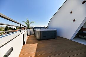Berin Deluxe Penthouse with jacuzzi