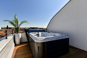 Berin Deluxe Penthouse with jacuzzi