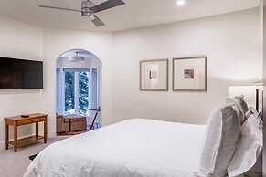 Beaver Creek Village Ski In, Ski Out 4 Bedroom