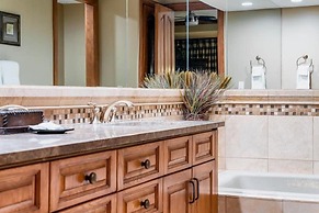 Beaver Creek Village Ski In, Ski Out 4 Bedroom