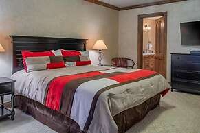 Beaver Creek Village Ski In, Ski Out 4 Bedroom