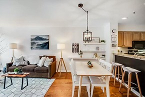 Lakeside Village 1 Bedroom Condo in Lakeshore Complex