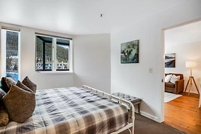 Lakeside Village 1 Bedroom Condo in Lakeshore Complex