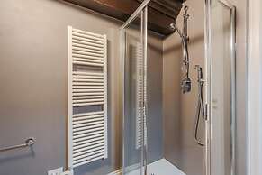 Casa Edgar in Lucca With 2 Bedrooms and 2 Bathrooms