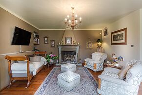 Villa Lorena a Vintage Family Villa