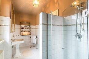 Villa Lorena a Vintage Family Villa