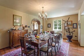 Villa Lorena a Vintage Family Villa