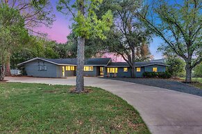 Beach House 2 on Lake LBJ - Sleeps 24