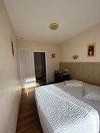 Hôtel Les Voisins Beaucemaine