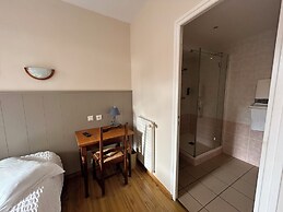 Hôtel Les Voisins Beaucemaine