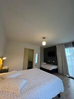 Hôtel Les Voisins Beaucemaine