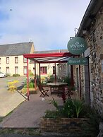 Hôtel Les Voisins Beaucemaine