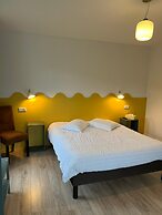 Hôtel Les Voisins Beaucemaine